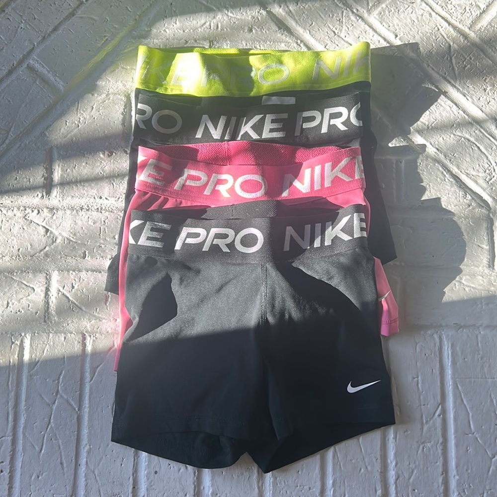 Women’s size xs Nike pros